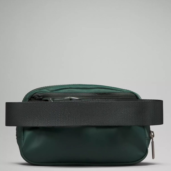Lululemon Everywhere Belt Bag Forest Green Crossbody Bag Nwt - Picture 2 of 6